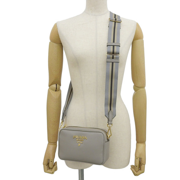 プラダ バッグ レディース ショルダーバッグ アウトレット レザー グレー バンドリエラ BANDOLIERA 1BH096VIPH-ARGI PRADA 母の日 土日祝も毎日発送します