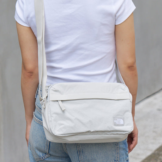 ノースフェイス バッグ メンズ レディース ショルダーバッグ ナイロン ホワイトサンド トラベルクロスバッグ TRAVEL CROSS BAG M NN2PQ14B-WHS THE NORTH FACE