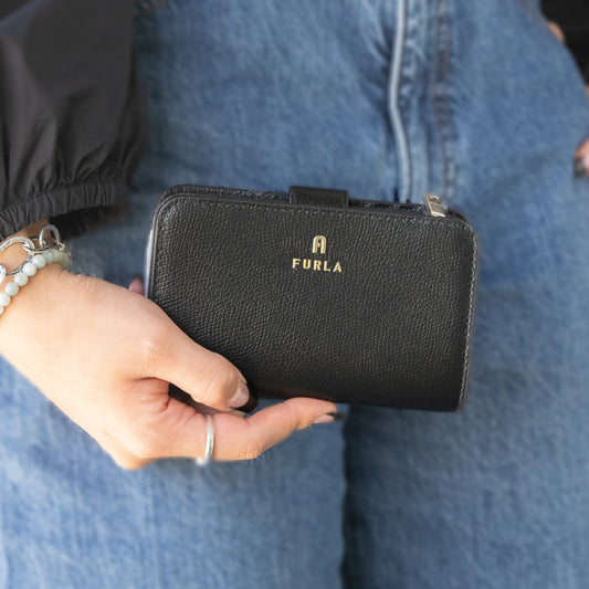 フルラ 財布 レディース 二つ折り財布 レザー ブラック FURLA CAMELIA M COMPACT WALLET WP00314ARE000O6000 FURLA　 母の日　土日祝も毎日発送します